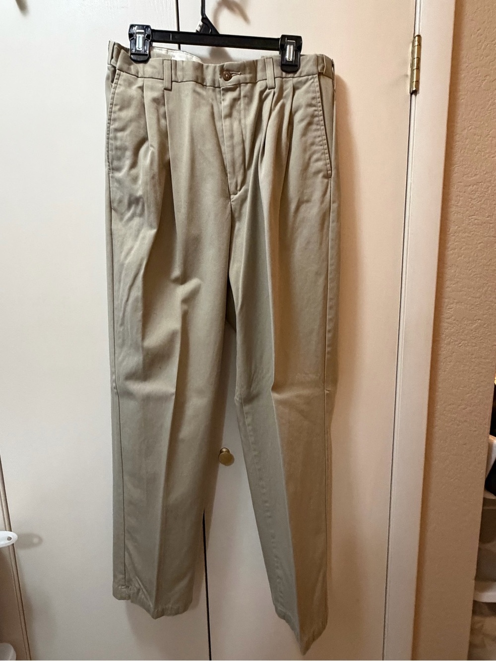Farah Men's Pleated Chinos in Khaki Tan